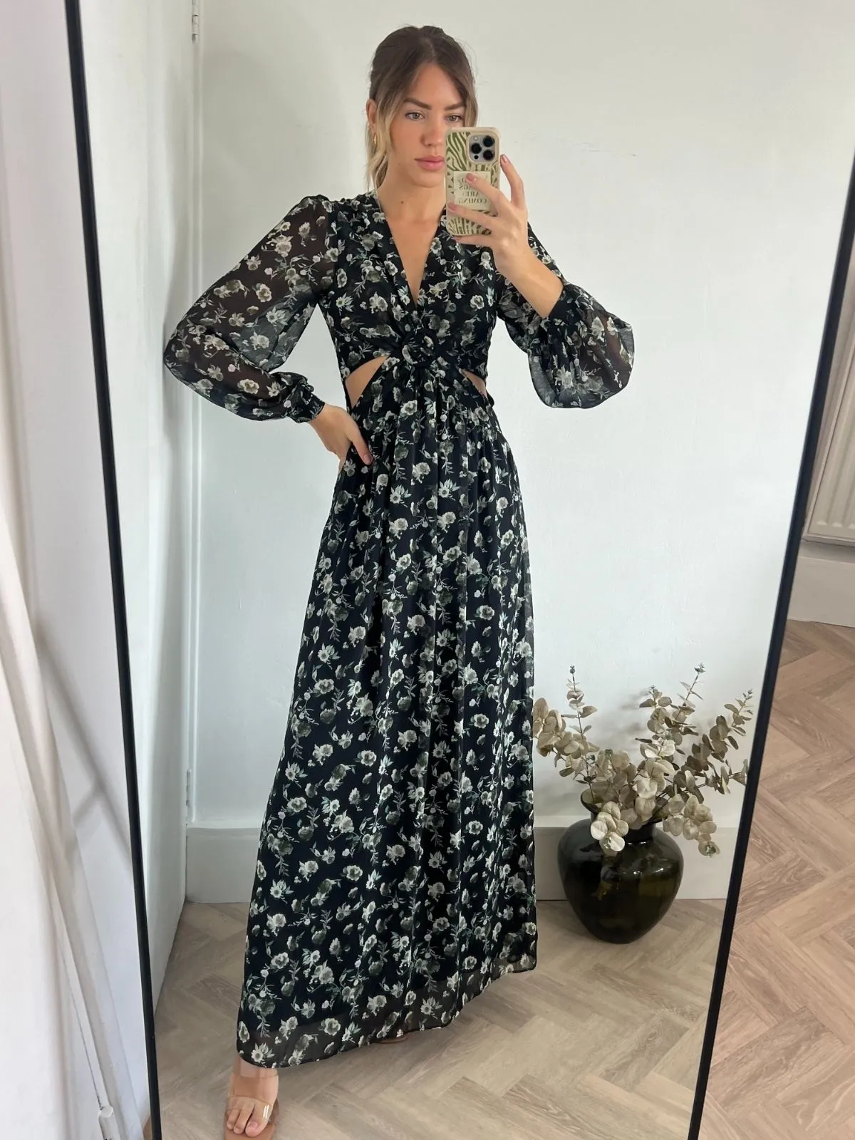 Tami Cut Out Maxi Dress / Black Floral